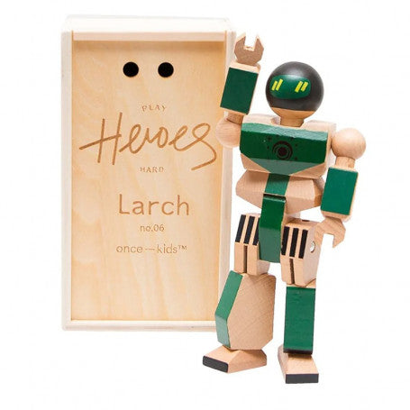 ACTION FIGURE IN LEGNO EROE LARCH -KIDS